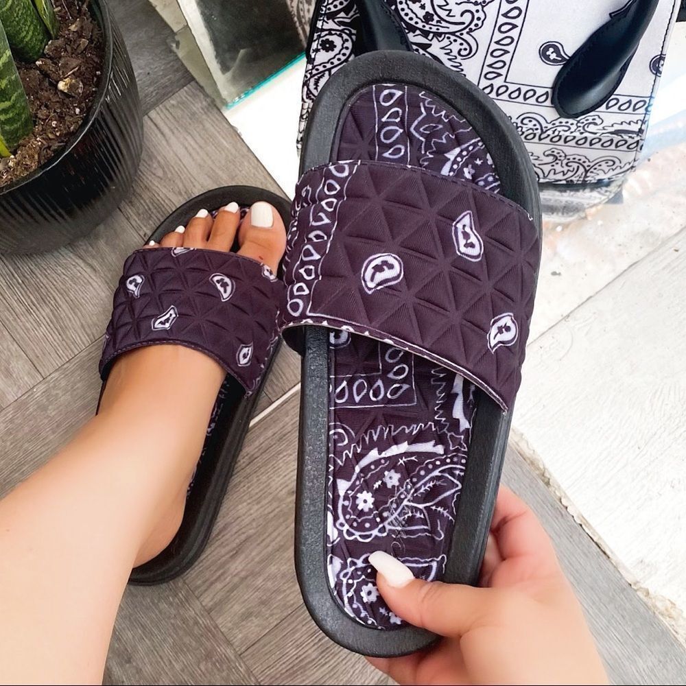 Black Bandana Pool Slide Sandal - Picture 5 of 5